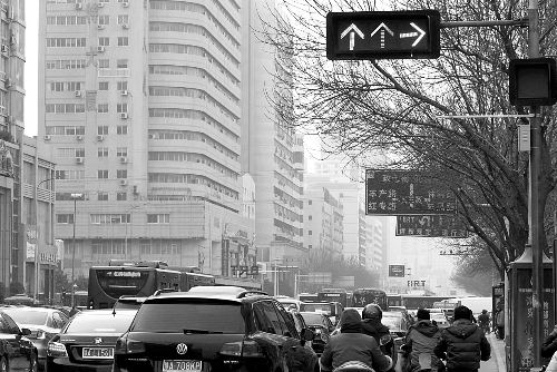 新交規(guī)“黃恐”引發(fā)擁堵？ 這個真的有！