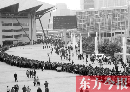 3月2日，在鄭州國際會展中心，河南省春季人才招聘會舉行，六萬五千名求職者扎堆求職