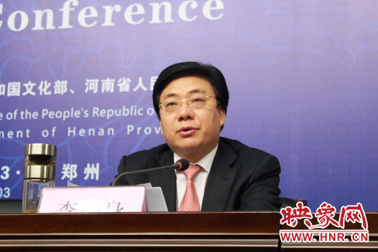 洛陽市市長李柳身發(fā)表熱情洋溢的旅游推介詞。