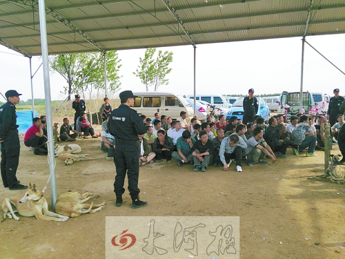 民警突襲賭場，64名涉案人員全部落網。