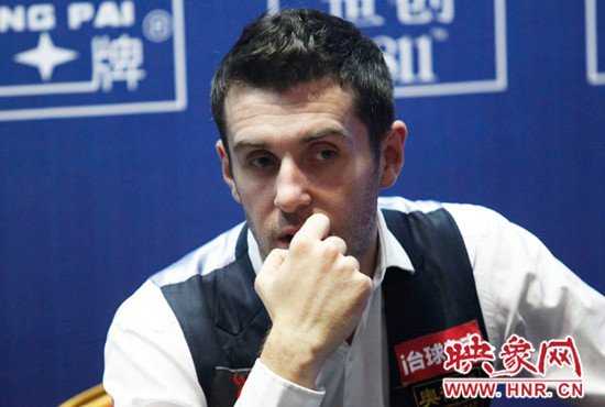 塞爾比在結(jié)束采訪時(shí)，情緒很低落