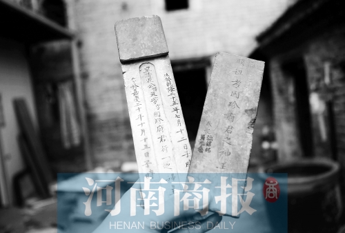 花五松的老宅里，還有祖上留下的牌位