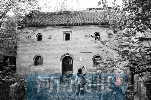 花五松的老宅里，還有祖上留下的牌位