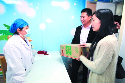 一家愛心企業(yè)專門送來(lái)了奶粉