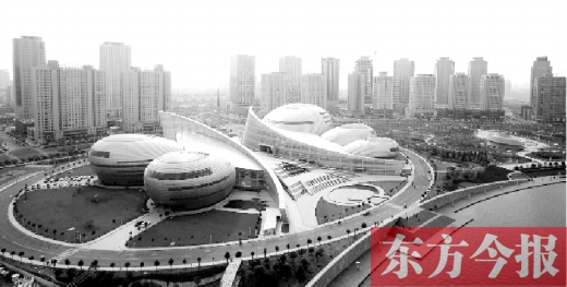 隨著鄭州經(jīng)濟(jì)的發(fā)展，鄭州的城市建設(shè)也煥發(fā)出勃勃生機(jī)