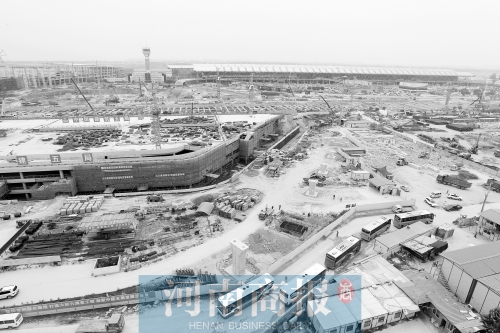 建設(shè)中的機(jī)場(chǎng)二期工程 建設(shè)中的機(jī)場(chǎng)二期工程