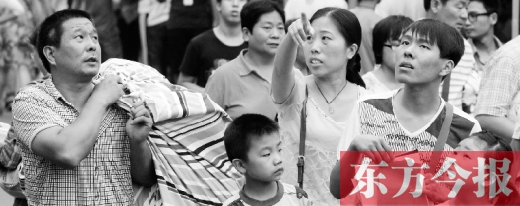家長親自送孩子上大學，最主要的原因還是擔心孩子的安全問題