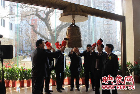 1月7日，在全國股份轉(zhuǎn)讓系統(tǒng)（即新三板），伴隨著開市寶鐘的敲響，山水園林股份有限公司正式登陸新三板。