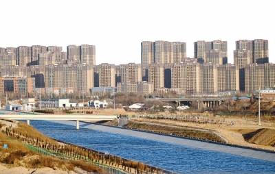 鄭州市西南角，南水北調(diào)渠旁新建的樓盤。