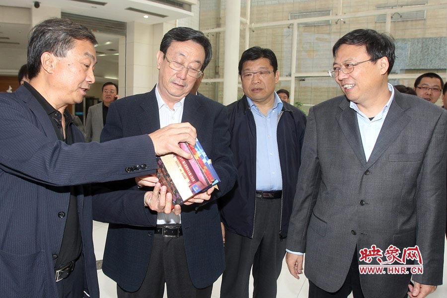 河南省委書(shū)記、省人大常委會(huì)主任郭庚茂視察河南電視臺(tái) 東方今報(bào)記者沈翔 劉棟杰/攝