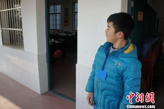 對于幾年如一日照顧他的同學余興泉，14歲的左臣心里充滿了感激。 李俊杰 攝