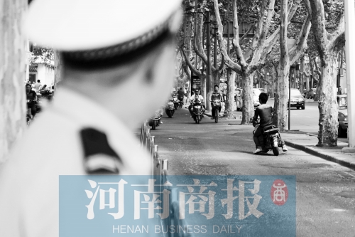 有警察，趕緊掉頭！