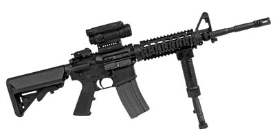 M4 卡賓槍，戰(zhàn)斗全重：3.4公斤，最大有效射程：600米，全槍長：840mm，空槍重：2.88公斤