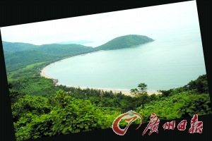 長長的沙灘海岸。