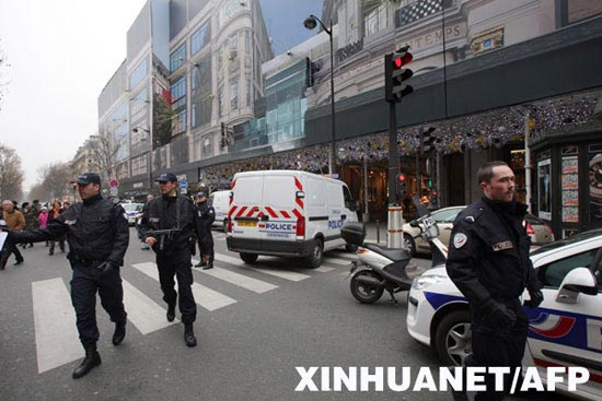 旅途中發(fā)現(xiàn)可疑爆炸物怎么辦? 報警別用手機(jī)