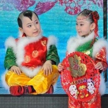 鄧鳴賀(左)在春晚上。