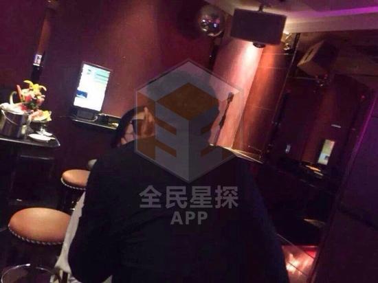 網絡曝光的田源激吻照，田源稱是角度問題