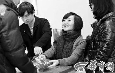 1月19日，柴靜在西安簽售新書《看見》時(shí)和讀者交流。
