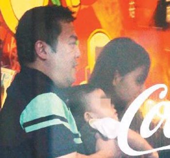 韋汝曾未婚生子，后嫁入豪門