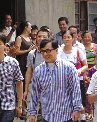 成龍?jiān)谑徍J(rèn)祖歸宗。