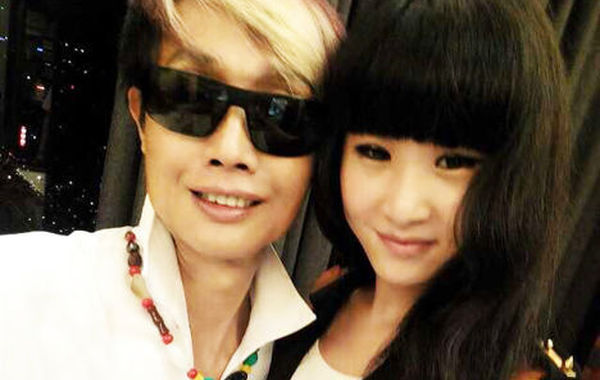 鄧建國(guó)與新女友。