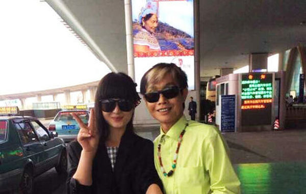 鄧建國(guó)與新女友。