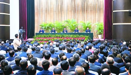 昨日，全市領(lǐng)導(dǎo)干部大會(huì)在渝州賓館舉行。 重慶日?qǐng)?bào)圖