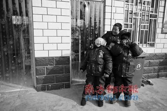 少不更事的孤兒被送往開封市福利院。