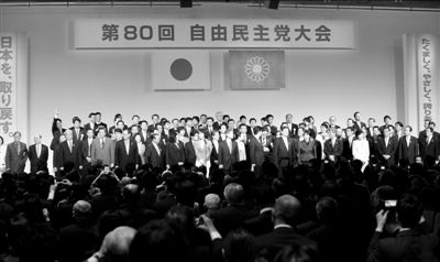 3月17日，日本自民黨黨員在東京出席自民黨年度大會。新華社發(fā)