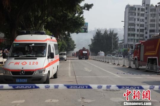 救護車現(xiàn)場待命?！「邩s權(quán)　攝