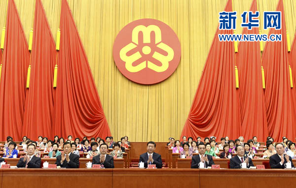 習(xí)近平、李克強(qiáng)、張德江、俞正聲、劉云山、王岐山、張高麗等在主席臺(tái)就座，祝賀大會(huì)召開。