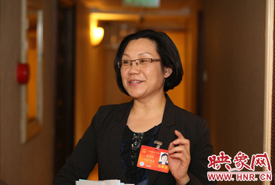 全國人大代表、商丘市實(shí)驗(yàn)小學(xué)校長高阿莉做客映象網(wǎng)兩會(huì)微視。