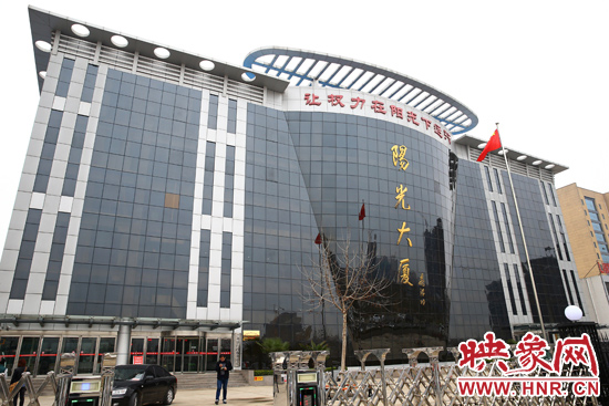 2011年4月，蘭考縣為民服務(wù)中心入住陽(yáng)光大廈，目前，共有行政職能部門(mén)39個(gè)