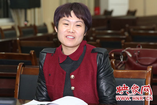 “焦裕祿式好干部”楊艷敏接受采訪。