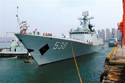 中國(guó)導(dǎo)彈護(hù)衛(wèi)艦煙臺(tái)艦——滿(mǎn)載排水量4000余噸，艦長(zhǎng)134.1米，艦寬16米，是我國(guó)自主設(shè)計(jì)、研制的
