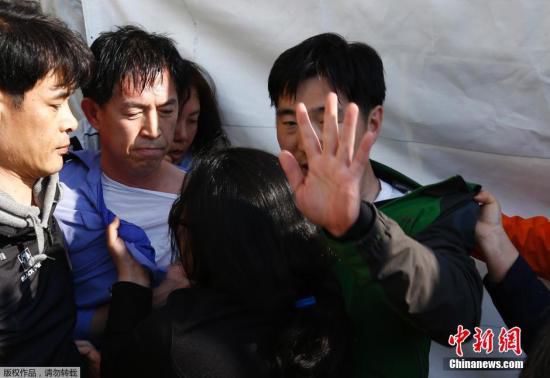 韓國(guó)國(guó)務(wù)總理稱應(yīng)對(duì)沉船事件負(fù)全責(zé) 宣布辭職 韓國(guó)國(guó)務(wù)總理稱應(yīng)對(duì)沉船事件負(fù)全責(zé) 宣布辭職