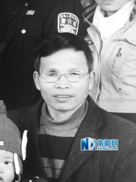 偷拍縣長(zhǎng)收禮的萬載縣人汪冬根?！D片由當(dāng)事人家屬提供