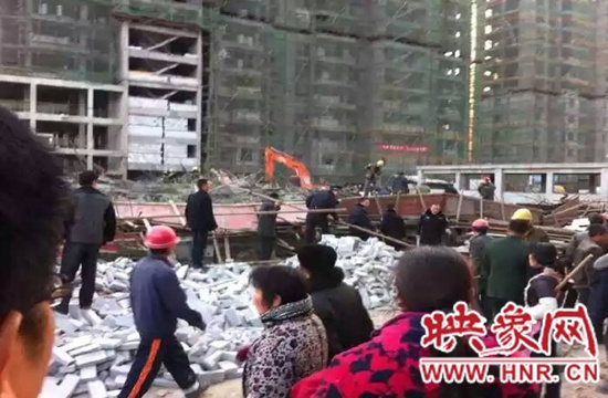 圖為事故現(xiàn)場(chǎng)情況，當(dāng)?shù)厝罕姽﹫D。