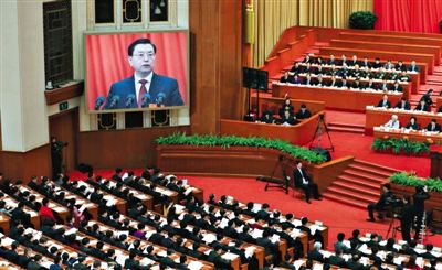 十二屆全國人大三次會議舉行第二次全體會議，全國人大常委會委員長張德江作全國人大常委會工作報告。