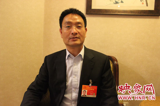 全國人大代表、輝縣市張村鄉(xiāng)裴寨社區(qū)黨總支書記裴春亮