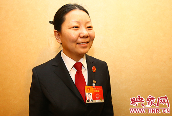 全國人大代表、河南省寶豐縣人民法院副院長、鬧店鎮(zhèn)法庭庭長朱正栩