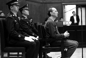 昨天，北京市二中院公開審理了劉軍誼受賄案，現(xiàn)場有上百人參加旁聽。首席攝影記者 吳寧/攝