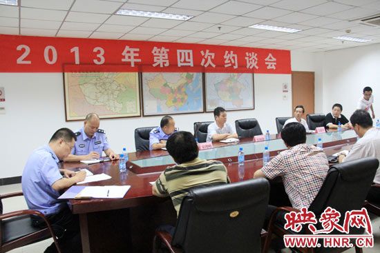 7月4日，河南省公安廳高速交警總隊聯(lián)合有關(guān)部門，對9家多次違法的企業(yè)所屬車輛嚴重違法情況進行通報。