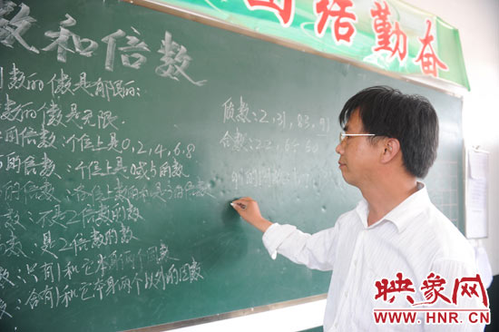 王格現(xiàn)在給5年紀(jì)的孩子們上課。