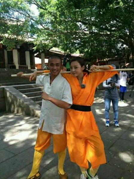 這些參加節(jié)目的女星當(dāng)中既有歌手，又有演員，都是時(shí)尚年輕且受歡迎的女星。