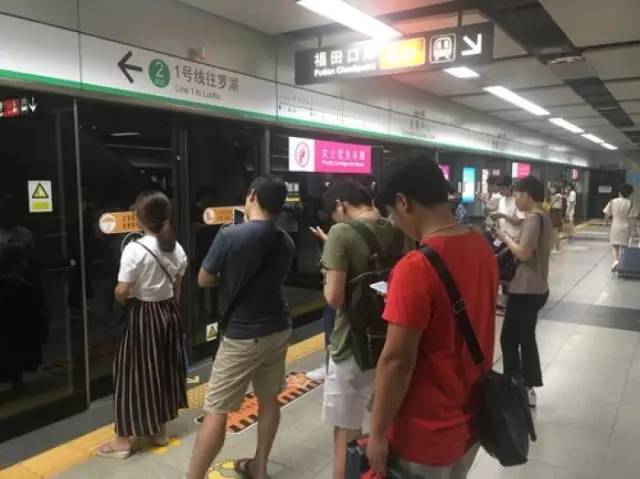 尷尬了！深圳地鐵首開女性車廂 結(jié)果塞滿男乘客
