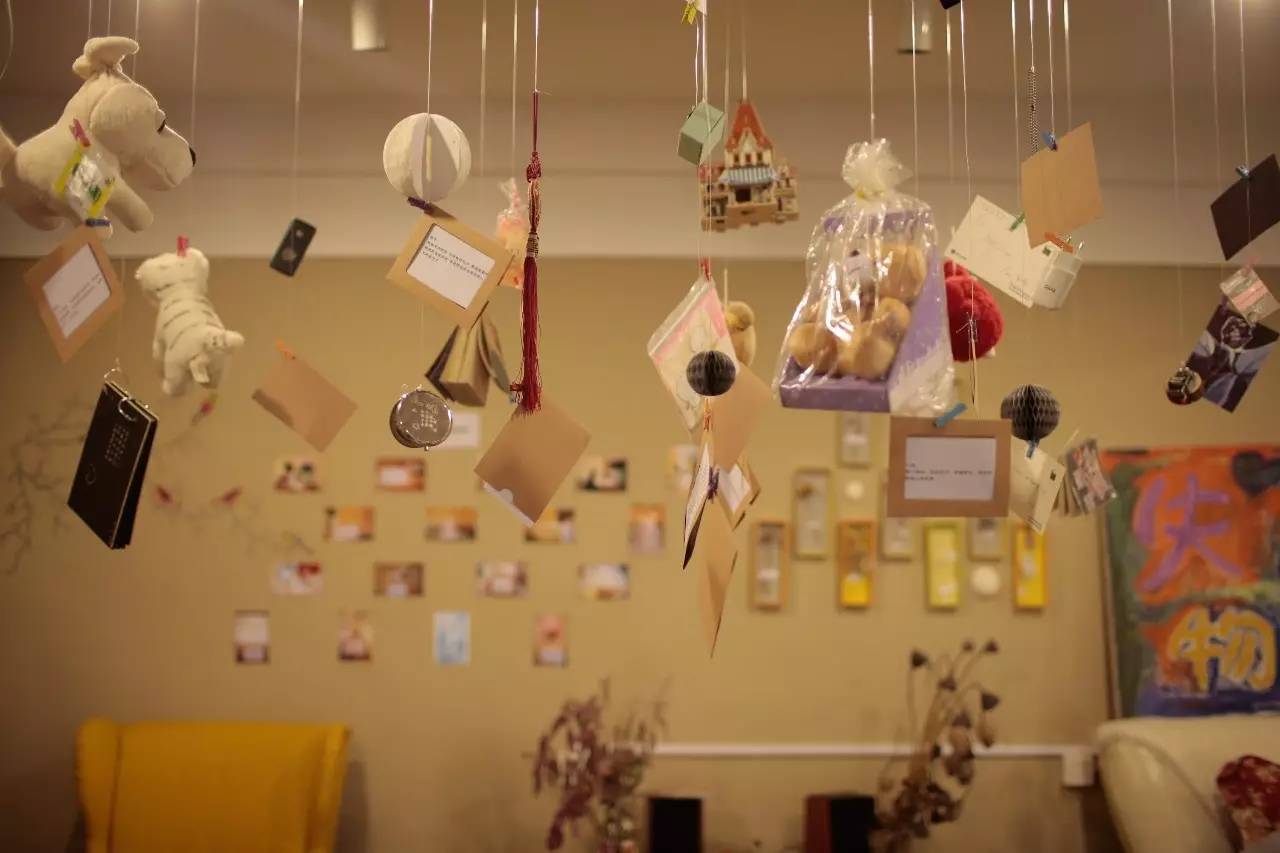 ▲失戀博物館里展示的失戀物品。