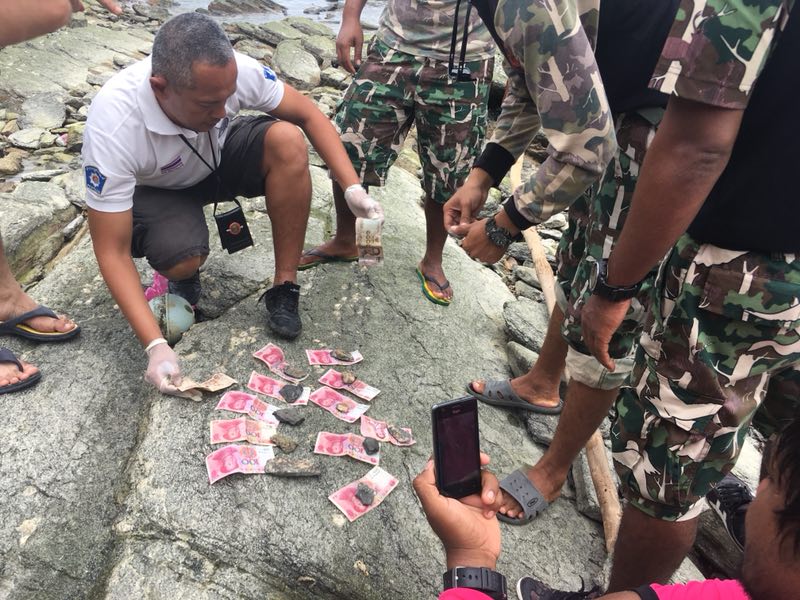  11日，泰方在打撈出的中國遇難者遺體的衣服內(nèi)發(fā)現(xiàn)了人民幣。