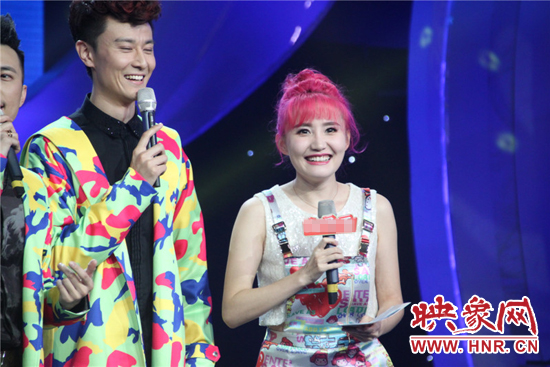 韓較瘦“火龍果”造型當主持 韓較瘦“火龍果”造型當主持