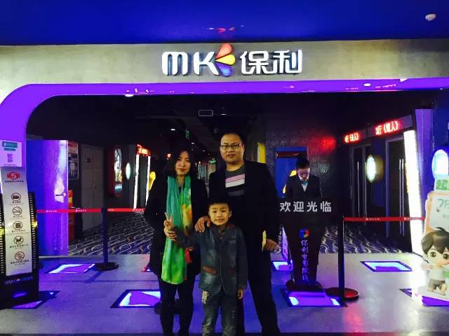 再來看兩個(gè)萌娃，表情都好有戲！